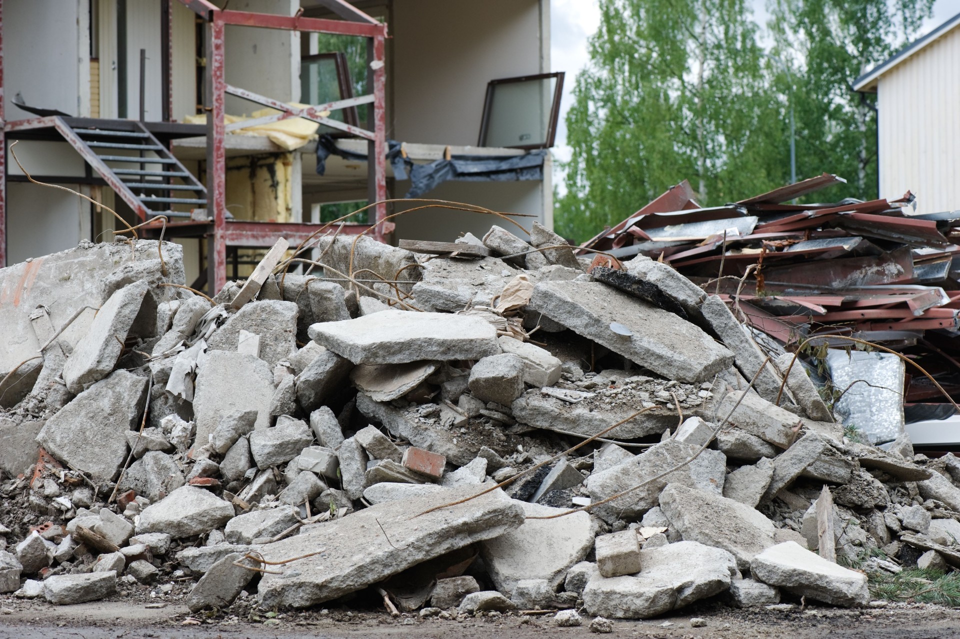 construction debris to be removed by pick up pros junk removal